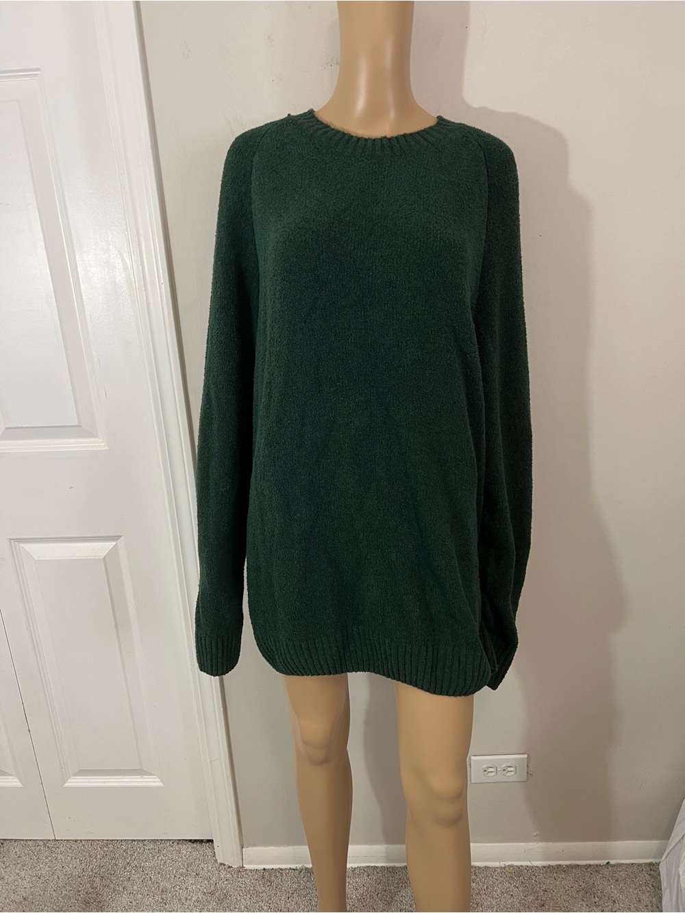 Le Alfre Men’s Classic Crewneck Sweater in Dark Green w/elbow patches,Sz.Large